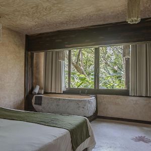Private Jungle Room